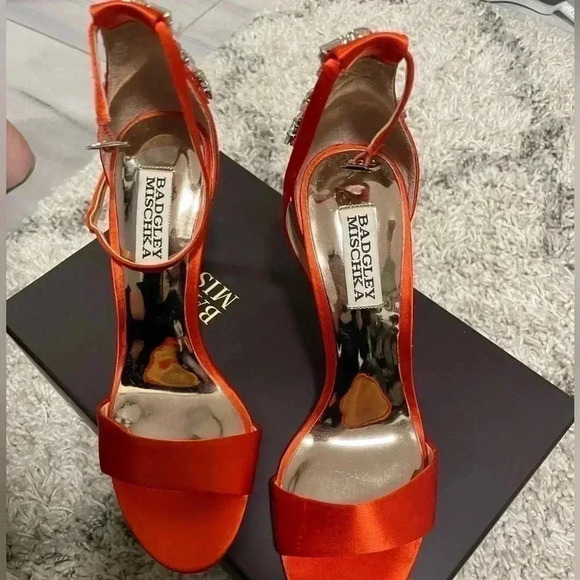 Badgley mischka NIB heels - Picture 3 of 9